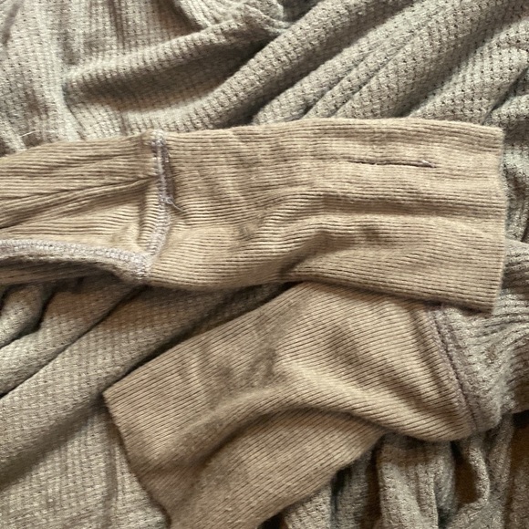 Free People OB521805 Malibu High-Low Long Sleeve Thermal L - Picture 4 of 5